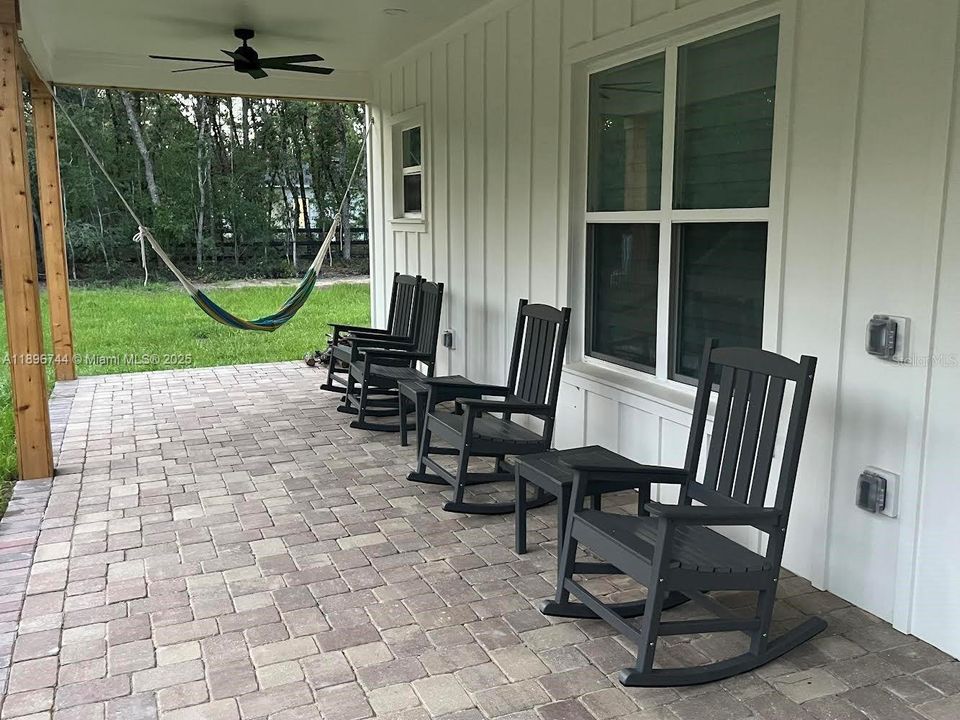 待售: $570,000 (4 贝兹, 2 浴室, 0 平方英尺)