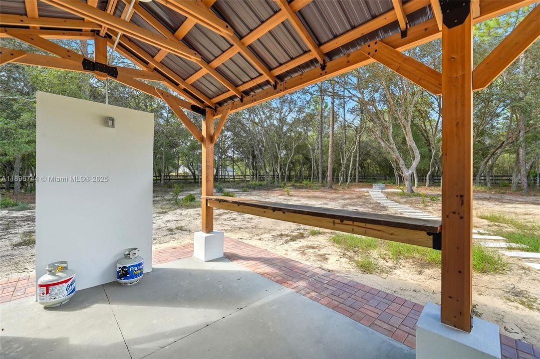 待售: $570,000 (4 贝兹, 2 浴室, 0 平方英尺)