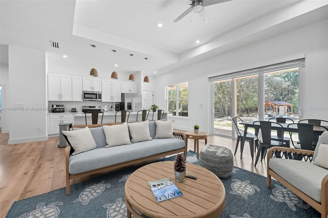 待售: $570,000 (4 贝兹, 2 浴室, 0 平方英尺)