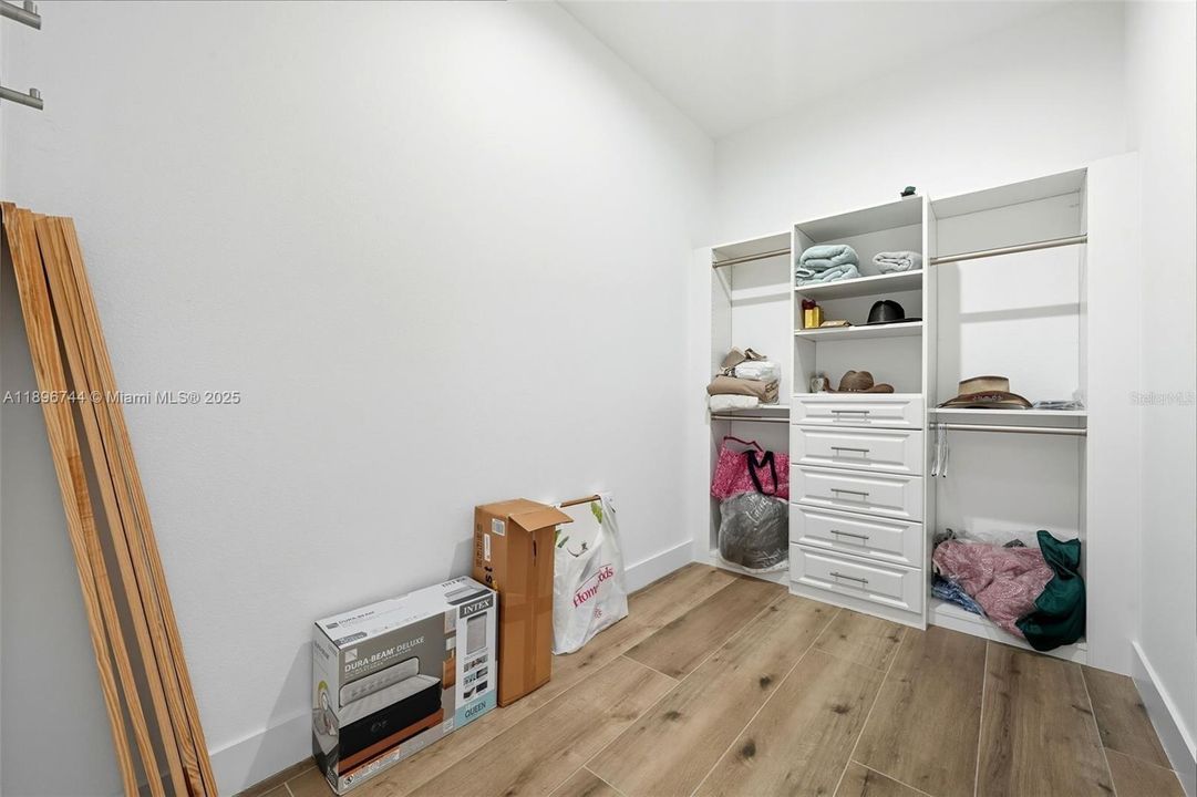 待售: $570,000 (4 贝兹, 2 浴室, 0 平方英尺)