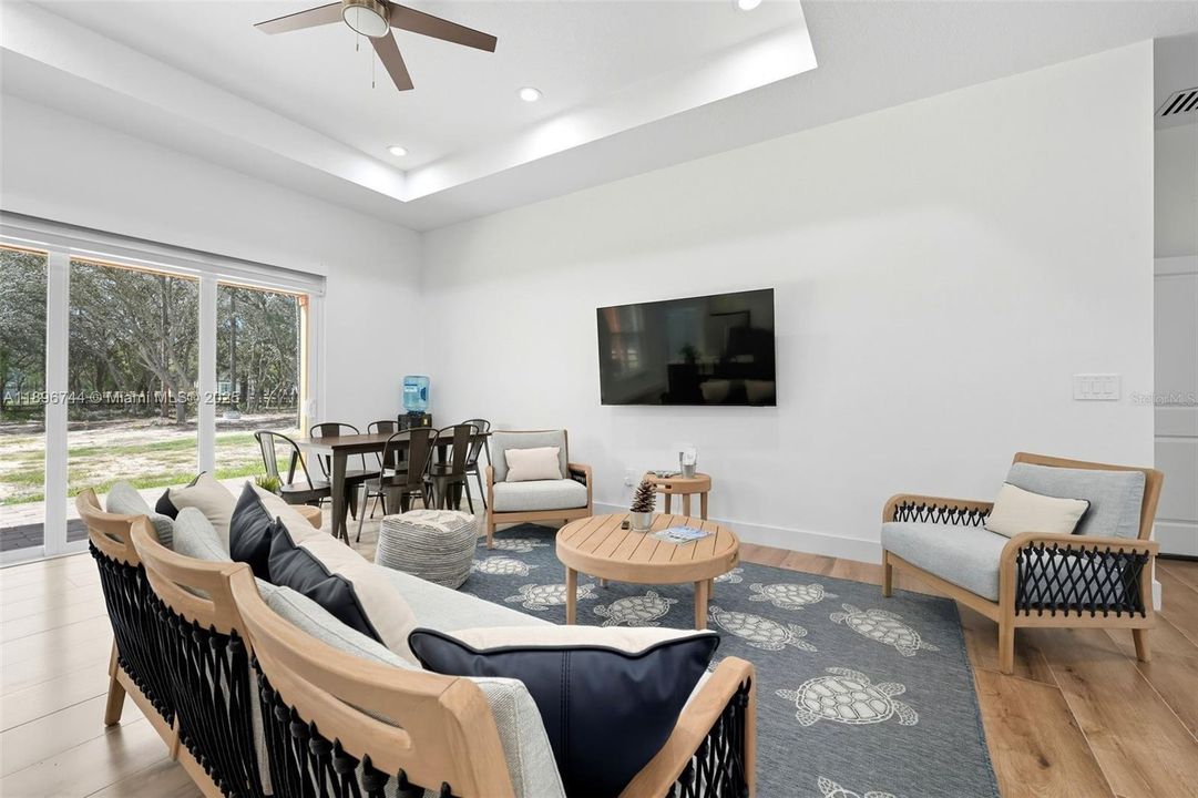 待售: $570,000 (4 贝兹, 2 浴室, 0 平方英尺)