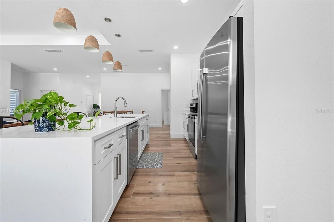 待售: $570,000 (4 贝兹, 2 浴室, 0 平方英尺)