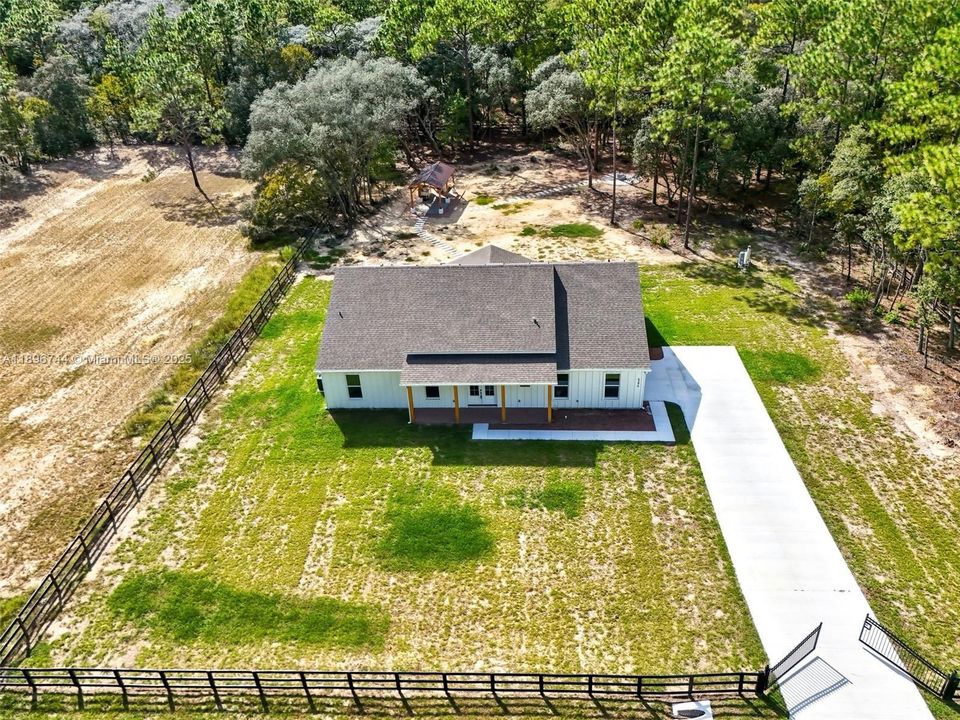 待售: $570,000 (4 贝兹, 2 浴室, 0 平方英尺)