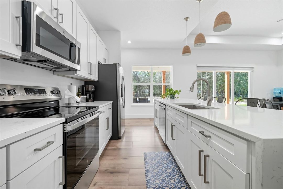 待售: $570,000 (4 贝兹, 2 浴室, 0 平方英尺)