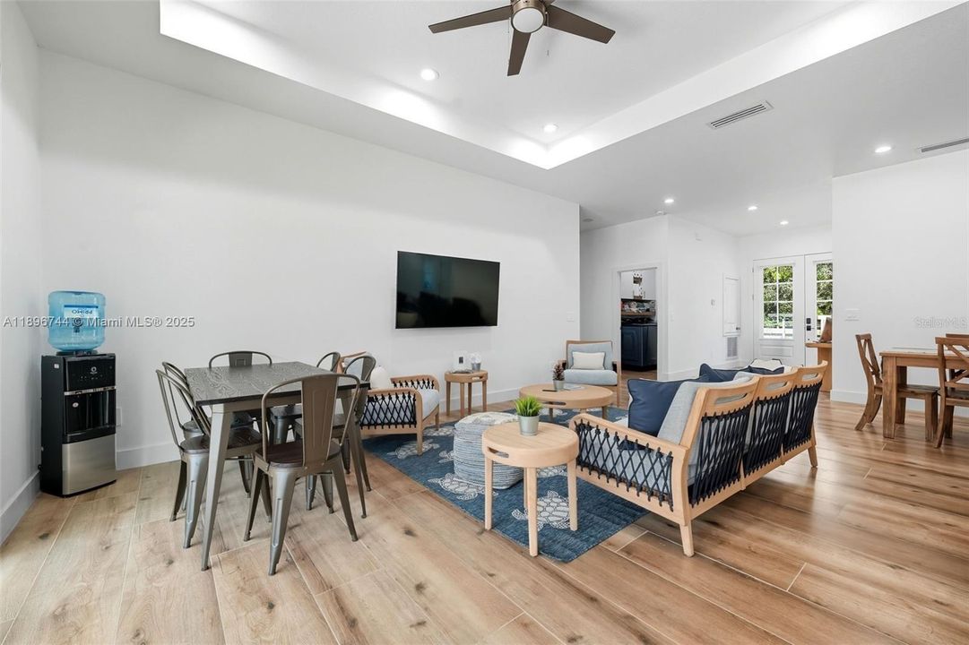 待售: $570,000 (4 贝兹, 2 浴室, 0 平方英尺)