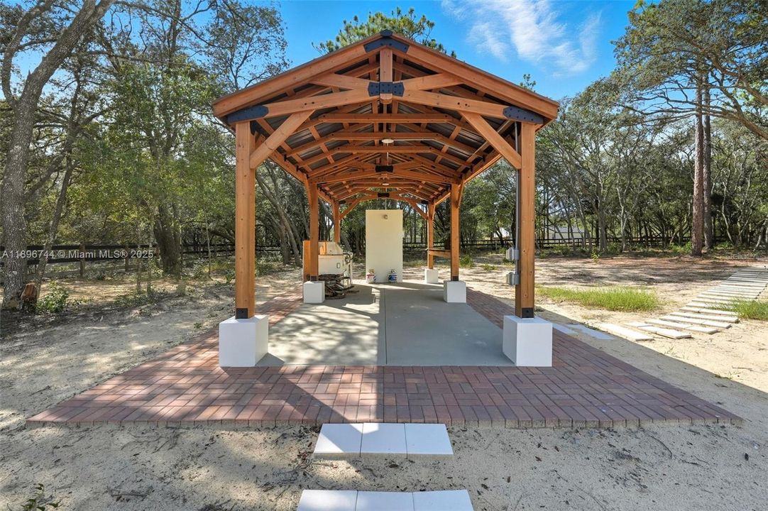 待售: $570,000 (4 贝兹, 2 浴室, 0 平方英尺)