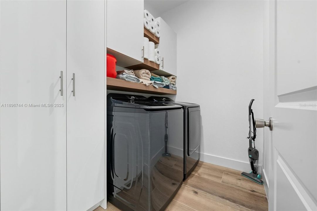 待售: $570,000 (4 贝兹, 2 浴室, 0 平方英尺)