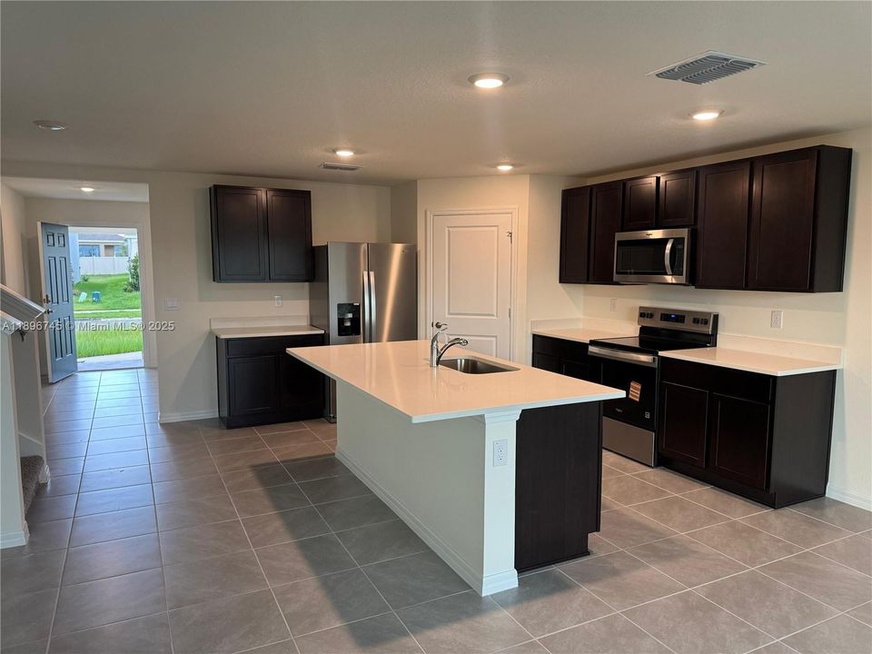 For Rent: $2,900 (5 beds, 3 baths, 2605 Square Feet)