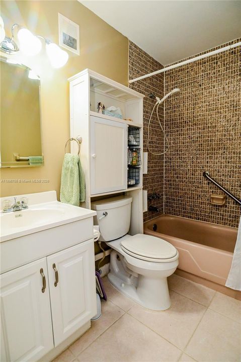 For Sale: $139,900 (2 beds, 2 baths, 968 Square Feet)