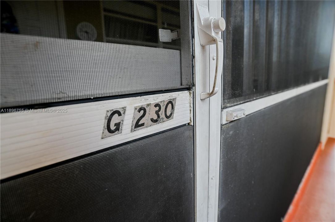 For Sale: $139,900 (2 beds, 2 baths, 968 Square Feet)