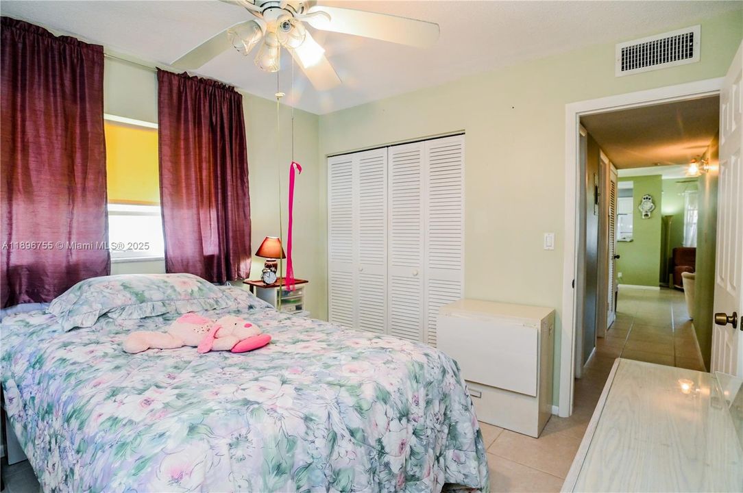 For Sale: $139,900 (2 beds, 2 baths, 968 Square Feet)