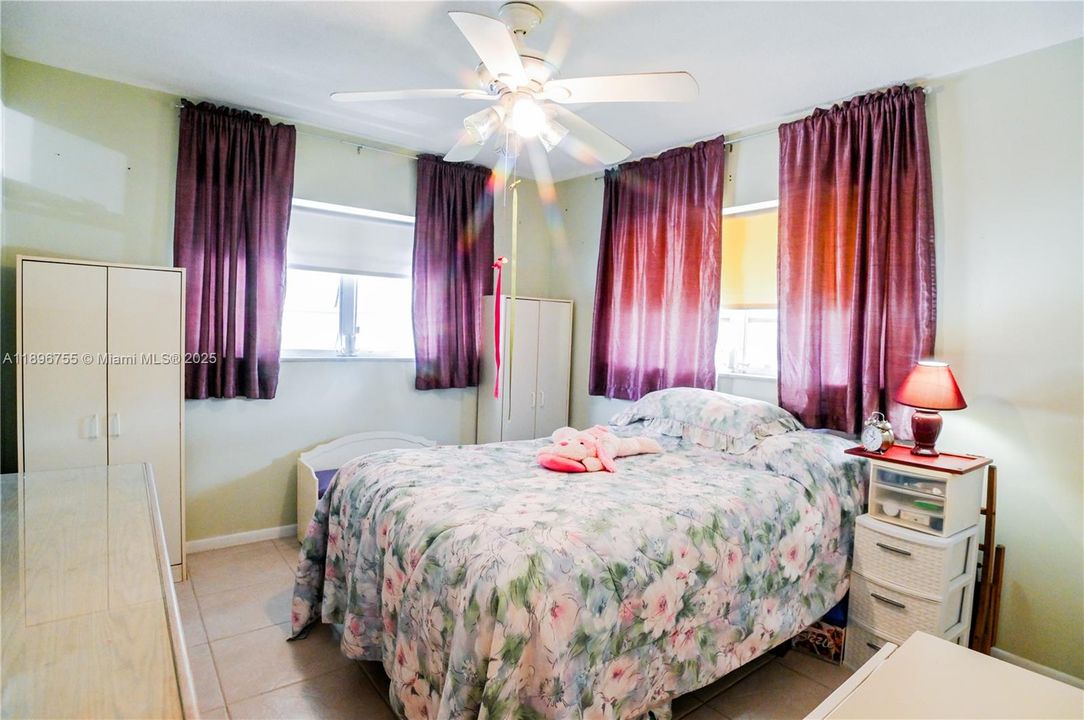 For Sale: $139,900 (2 beds, 2 baths, 968 Square Feet)