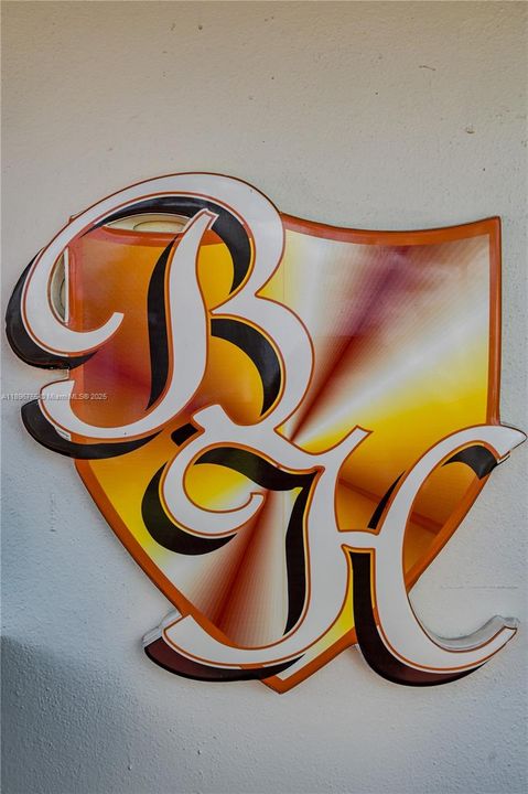 For Sale: $139,900 (2 beds, 2 baths, 968 Square Feet)