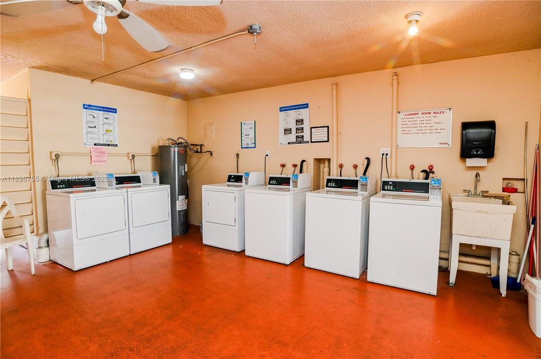 For Sale: $139,900 (2 beds, 2 baths, 968 Square Feet)