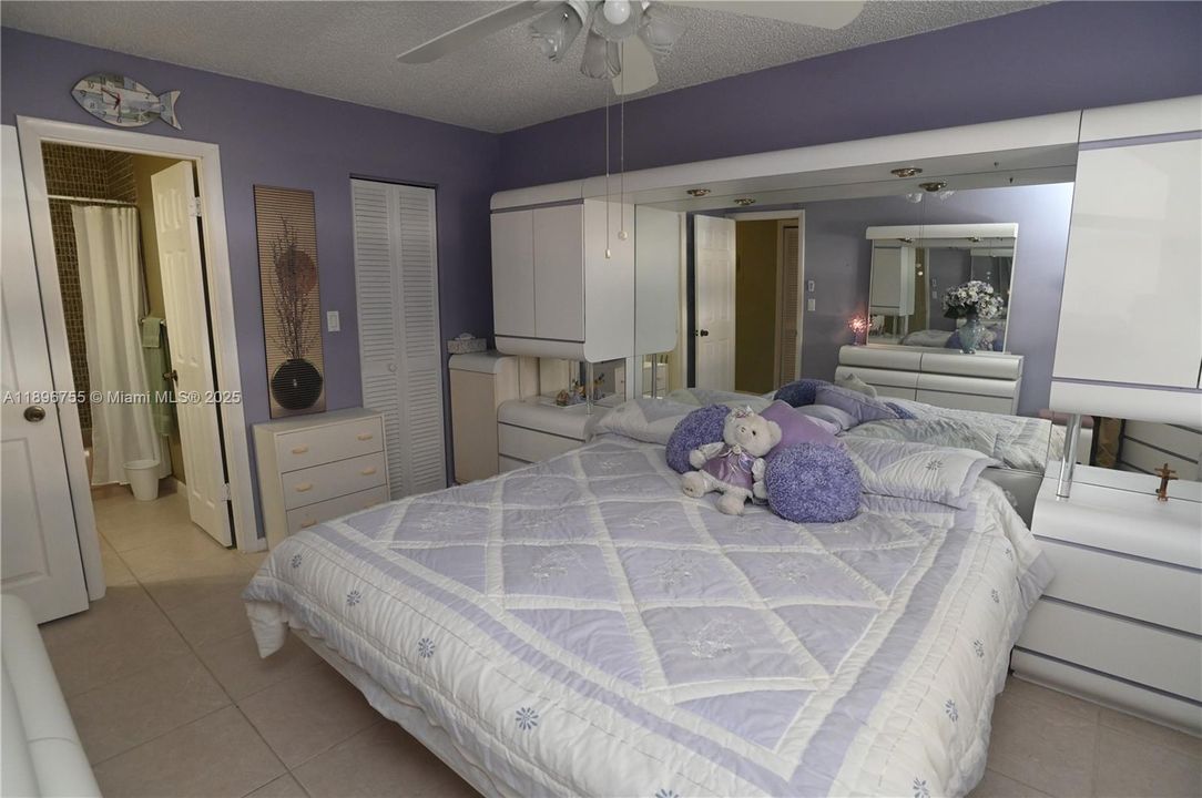 For Sale: $139,900 (2 beds, 2 baths, 968 Square Feet)