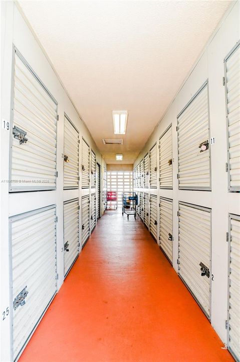 For Sale: $139,900 (2 beds, 2 baths, 968 Square Feet)