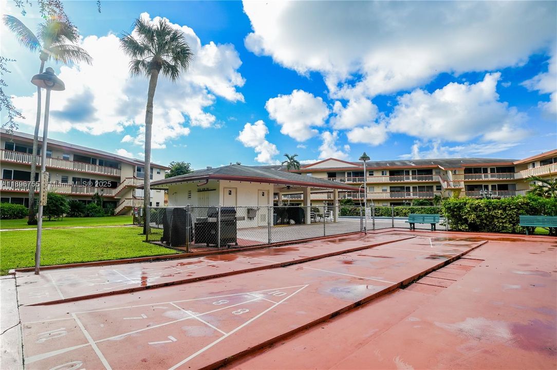 For Sale: $139,900 (2 beds, 2 baths, 968 Square Feet)