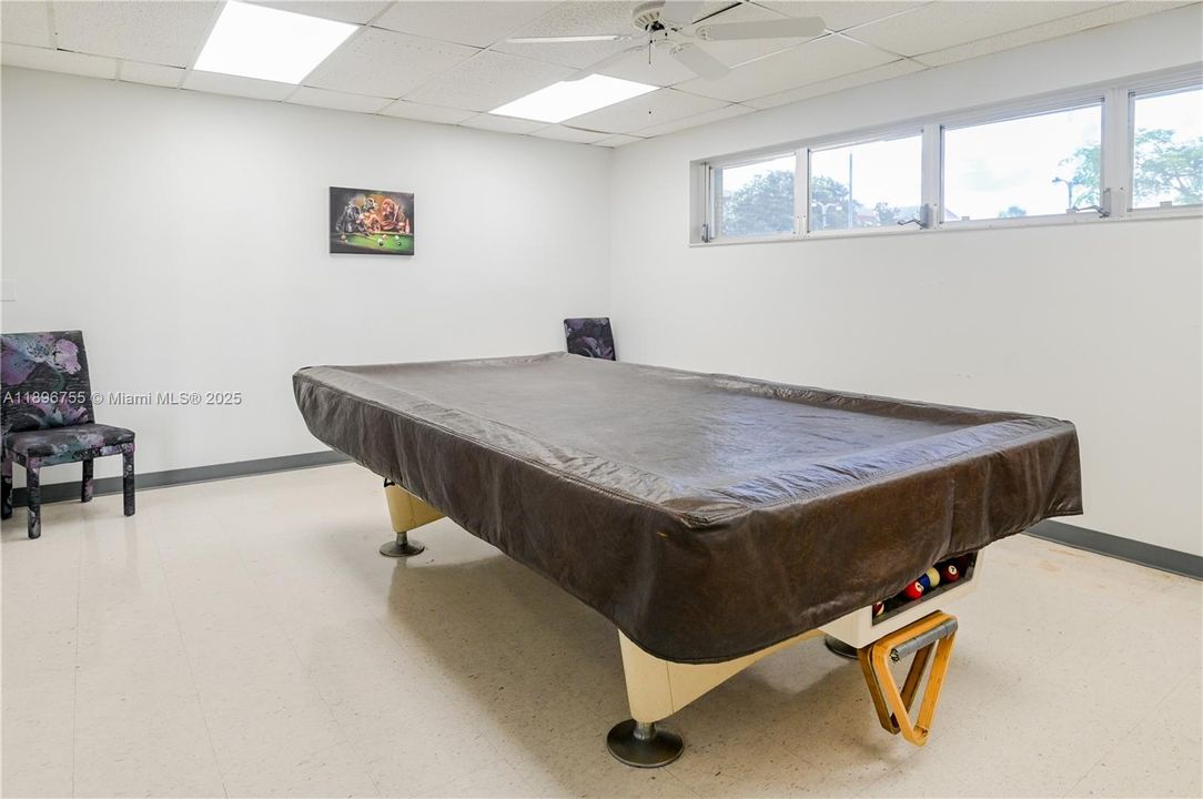 For Sale: $139,900 (2 beds, 2 baths, 968 Square Feet)