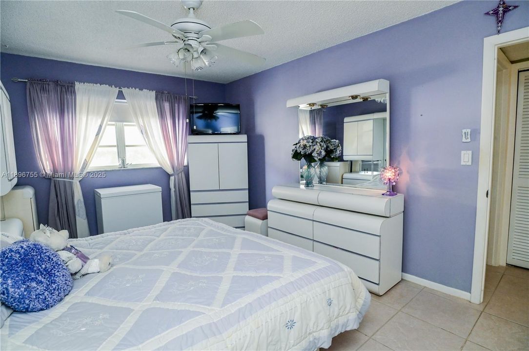 For Sale: $139,900 (2 beds, 2 baths, 968 Square Feet)