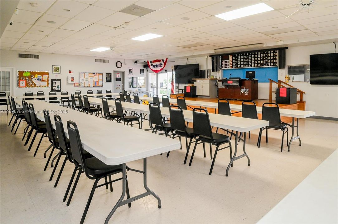 For Sale: $139,900 (2 beds, 2 baths, 968 Square Feet)