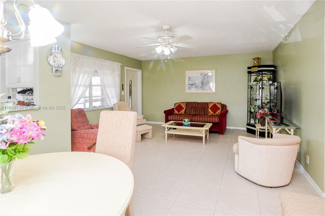 For Sale: $139,900 (2 beds, 2 baths, 968 Square Feet)