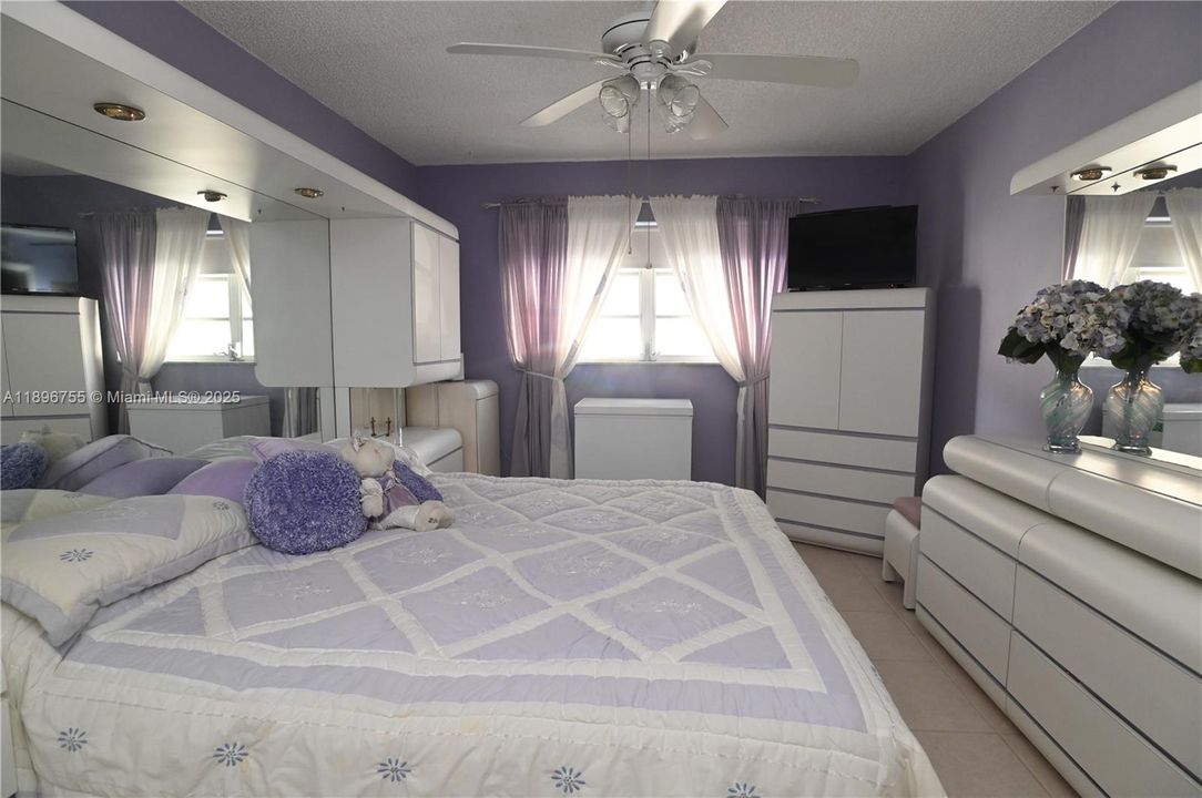 For Sale: $139,900 (2 beds, 2 baths, 968 Square Feet)