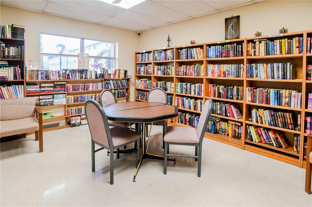 For Sale: $139,900 (2 beds, 2 baths, 968 Square Feet)