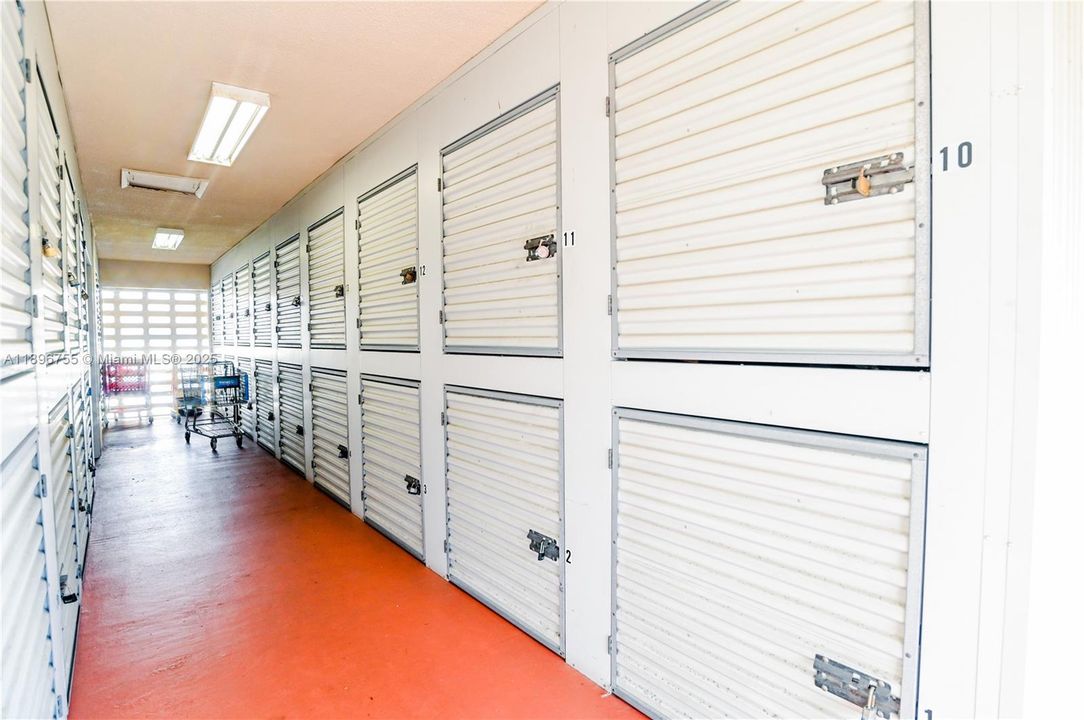 For Sale: $139,900 (2 beds, 2 baths, 968 Square Feet)