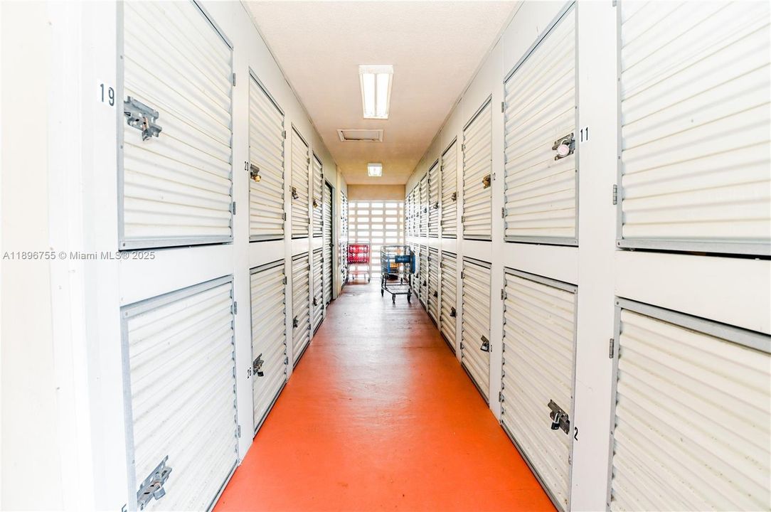 For Sale: $139,900 (2 beds, 2 baths, 968 Square Feet)