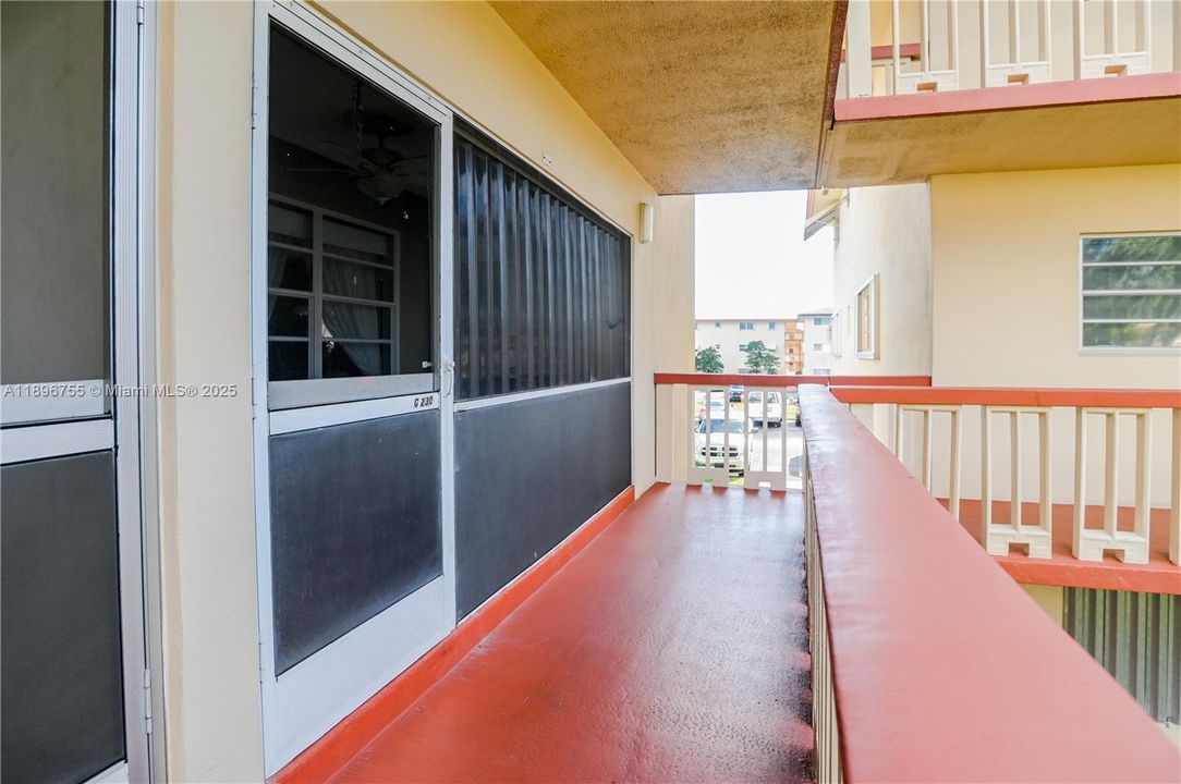 For Sale: $139,900 (2 beds, 2 baths, 968 Square Feet)