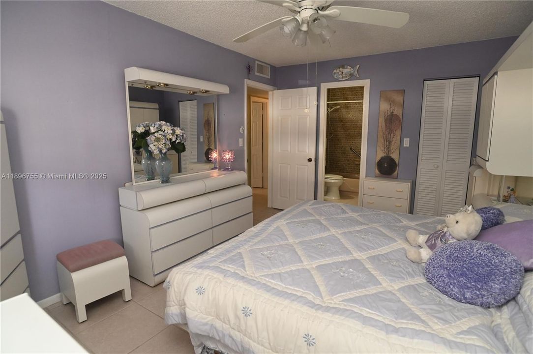 For Sale: $139,900 (2 beds, 2 baths, 968 Square Feet)