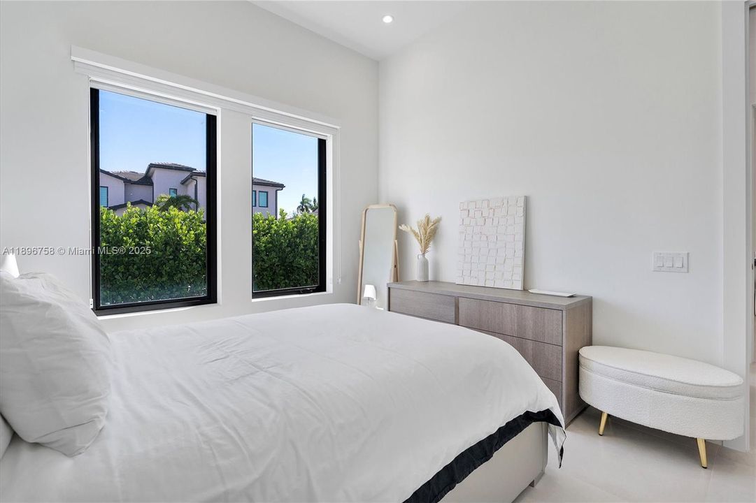 For Sale: $2,450,000 (4 beds, 3 baths, 3100 Square Feet)