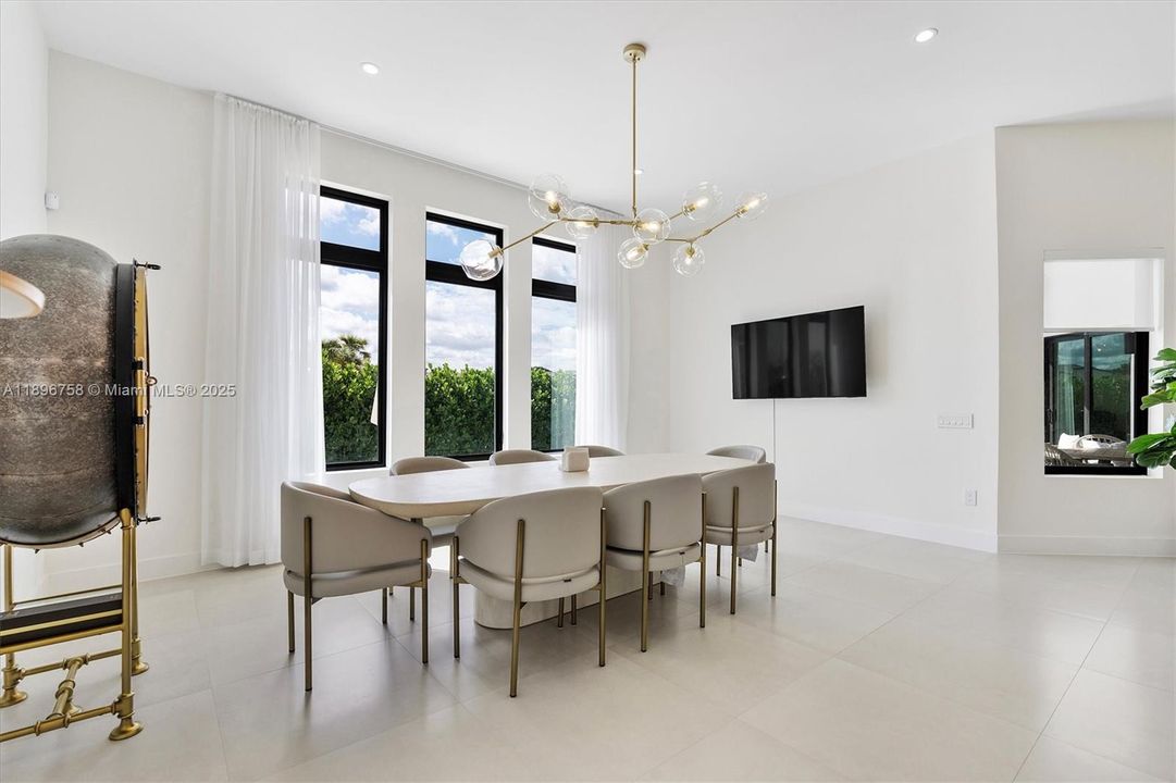 For Sale: $2,450,000 (4 beds, 3 baths, 3100 Square Feet)