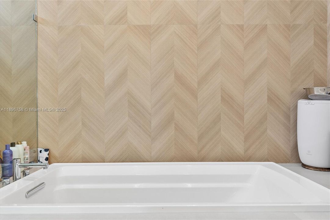 For Sale: $2,450,000 (4 beds, 3 baths, 3100 Square Feet)