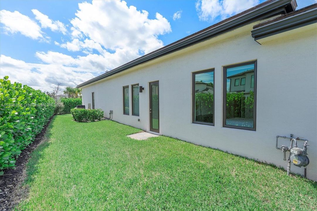 For Sale: $2,450,000 (4 beds, 3 baths, 3100 Square Feet)