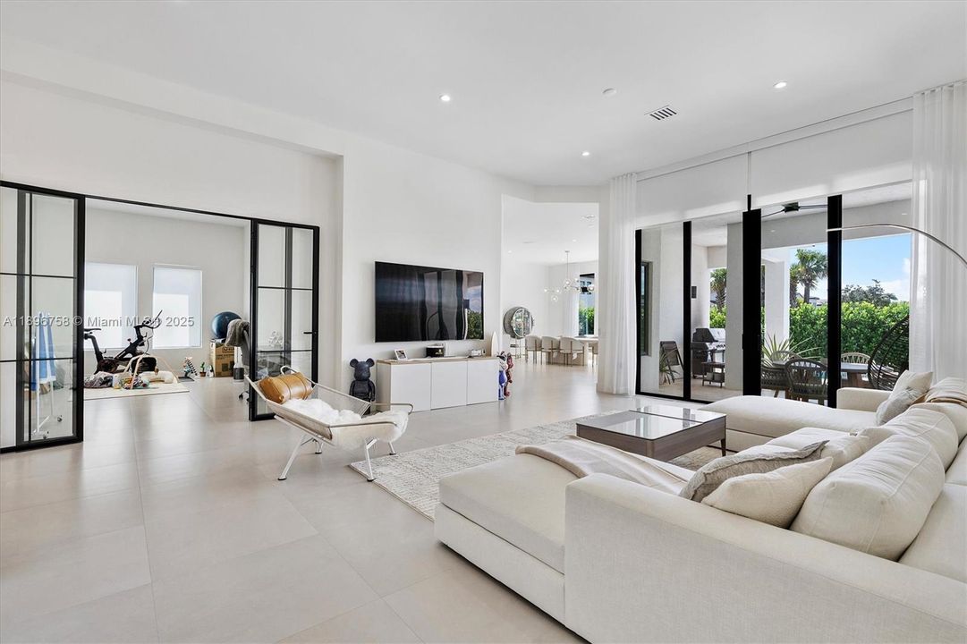 For Sale: $2,450,000 (4 beds, 3 baths, 3100 Square Feet)