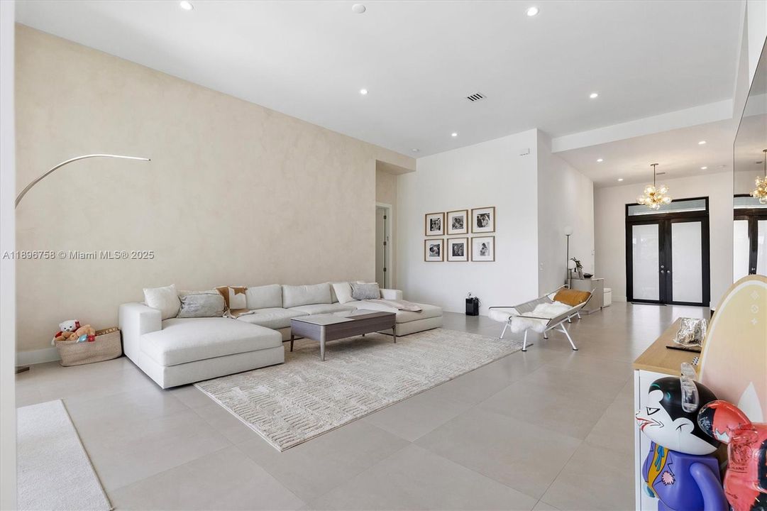 For Sale: $2,450,000 (4 beds, 3 baths, 3100 Square Feet)