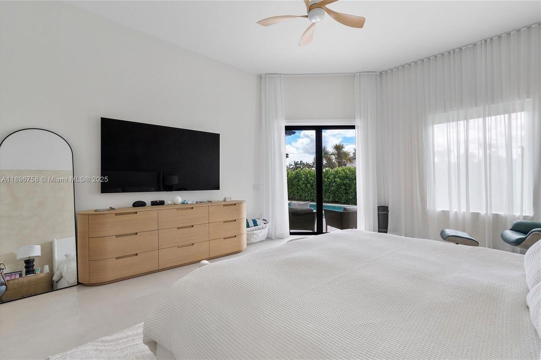 For Sale: $2,450,000 (4 beds, 3 baths, 3100 Square Feet)