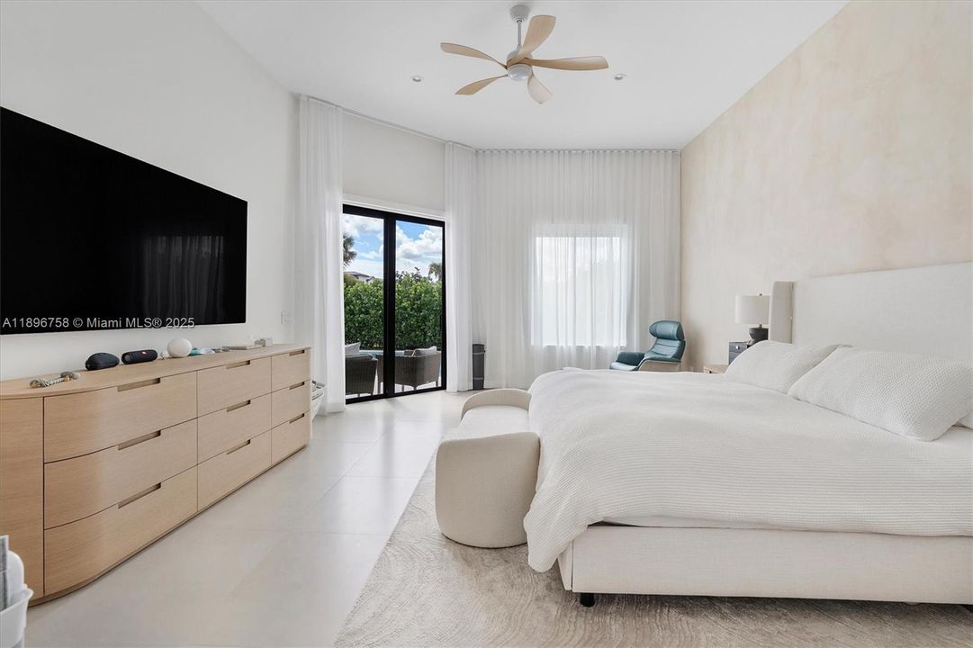 For Sale: $2,450,000 (4 beds, 3 baths, 3100 Square Feet)