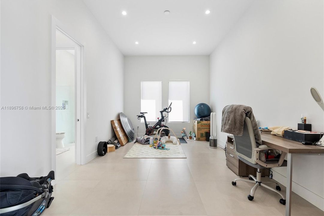 For Sale: $2,450,000 (4 beds, 3 baths, 3100 Square Feet)