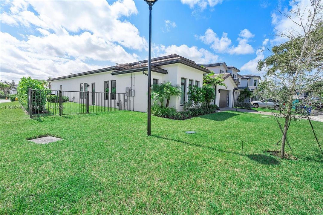 For Sale: $2,450,000 (4 beds, 3 baths, 3100 Square Feet)