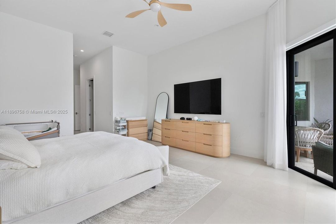 For Sale: $2,450,000 (4 beds, 3 baths, 3100 Square Feet)