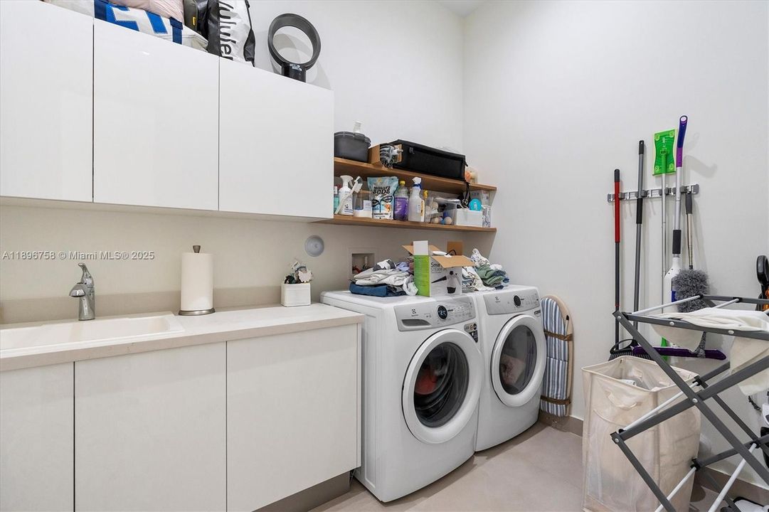 For Sale: $2,450,000 (4 beds, 3 baths, 3100 Square Feet)