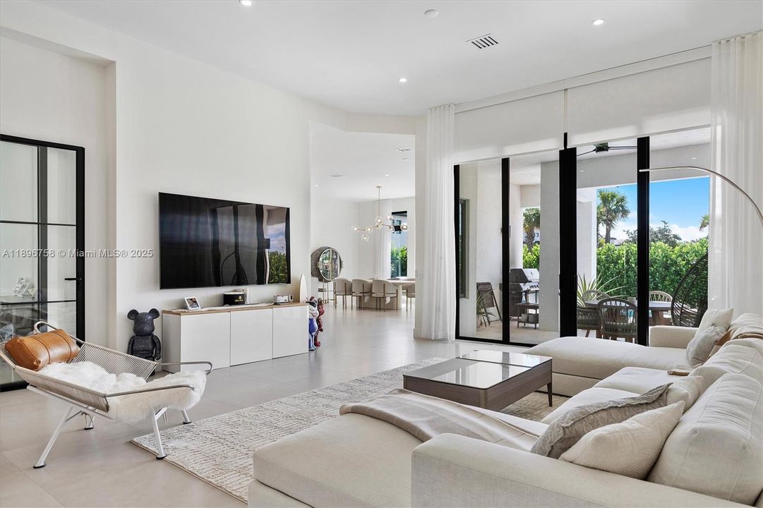 For Sale: $2,450,000 (4 beds, 3 baths, 3100 Square Feet)