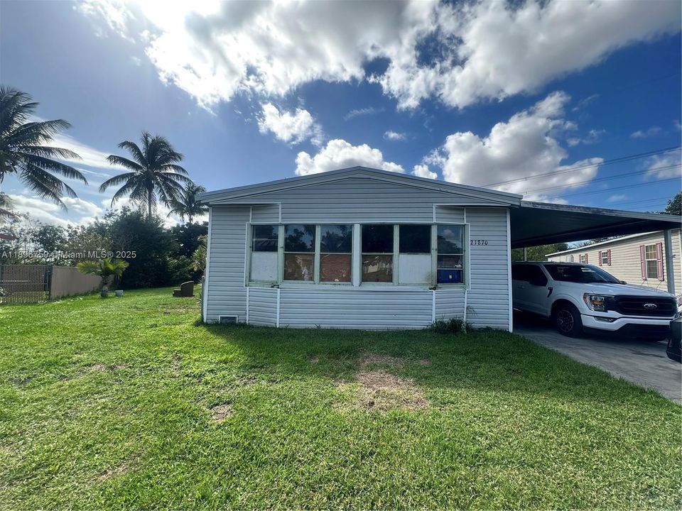 Active With Contract: $2,950 (5 beds, 3 baths, 1444 Square Feet)