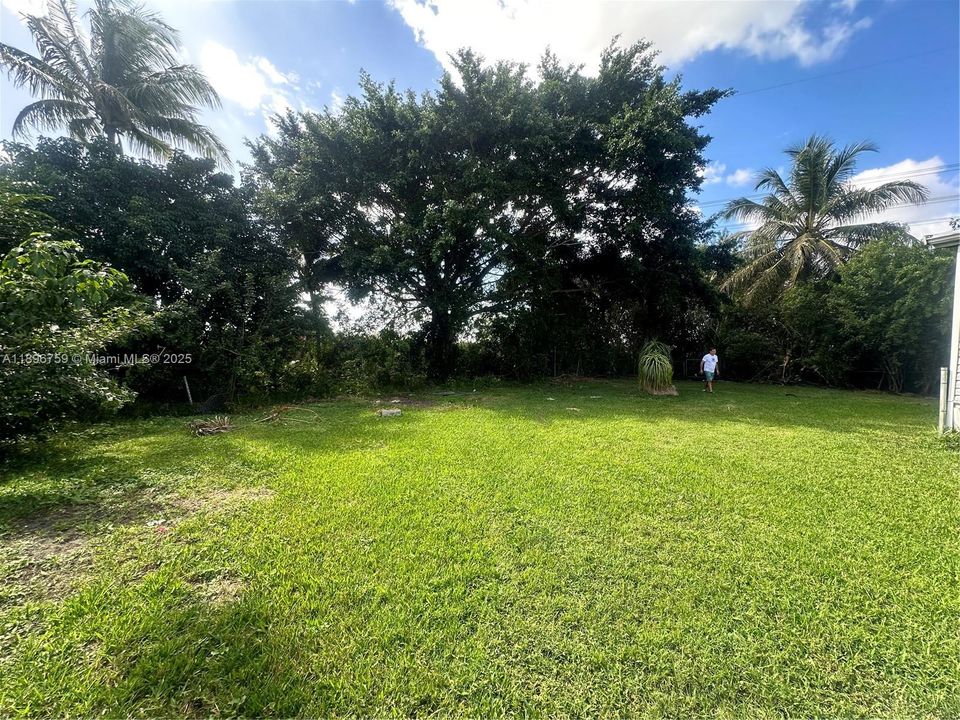 Active With Contract: $2,950 (5 beds, 3 baths, 1444 Square Feet)