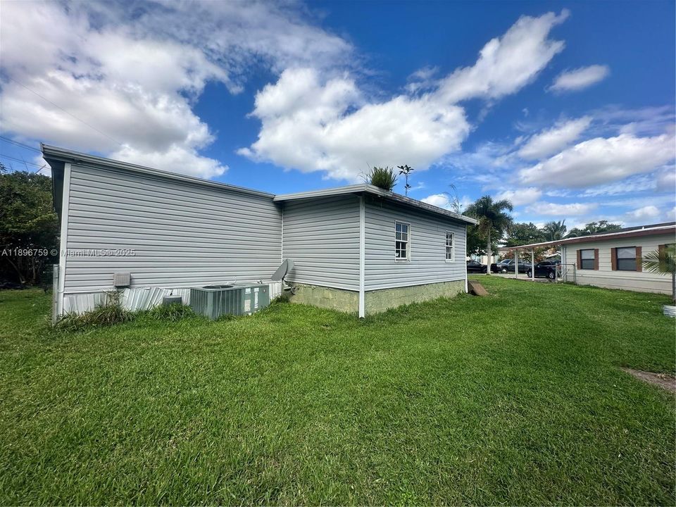 Active With Contract: $2,950 (5 beds, 3 baths, 1444 Square Feet)