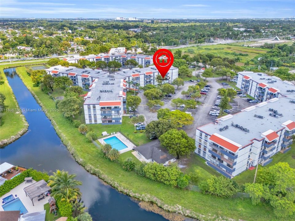 合同活跃: $235,000 (2 贝兹, 2 浴室, 1170 平方英尺)