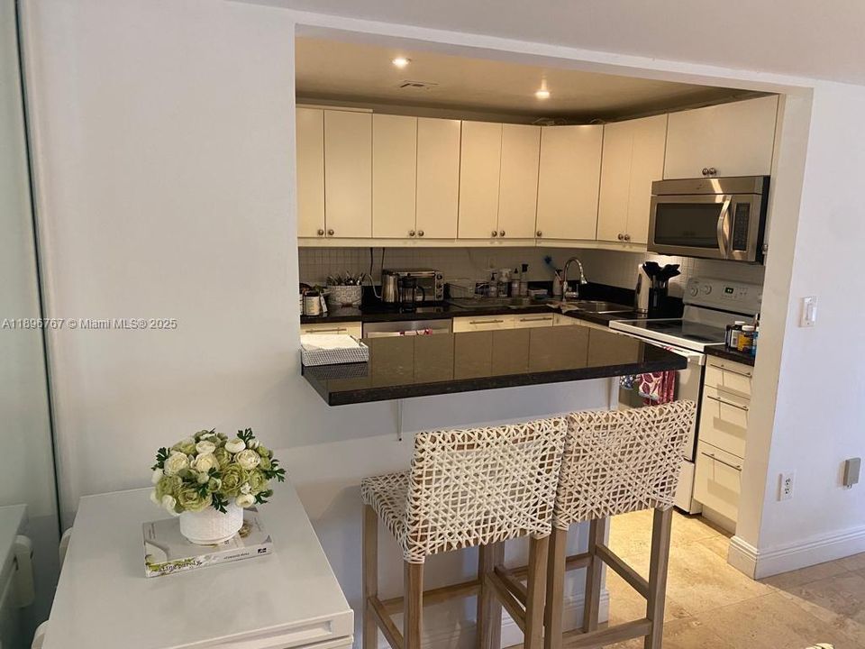 For Rent: $6,700 (3 beds, 2 baths, 1645 Square Feet)