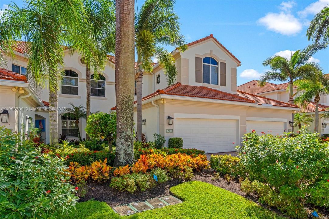 Active With Contract: $1,055,000 (3 beds, 3 baths, 2315 Square Feet)